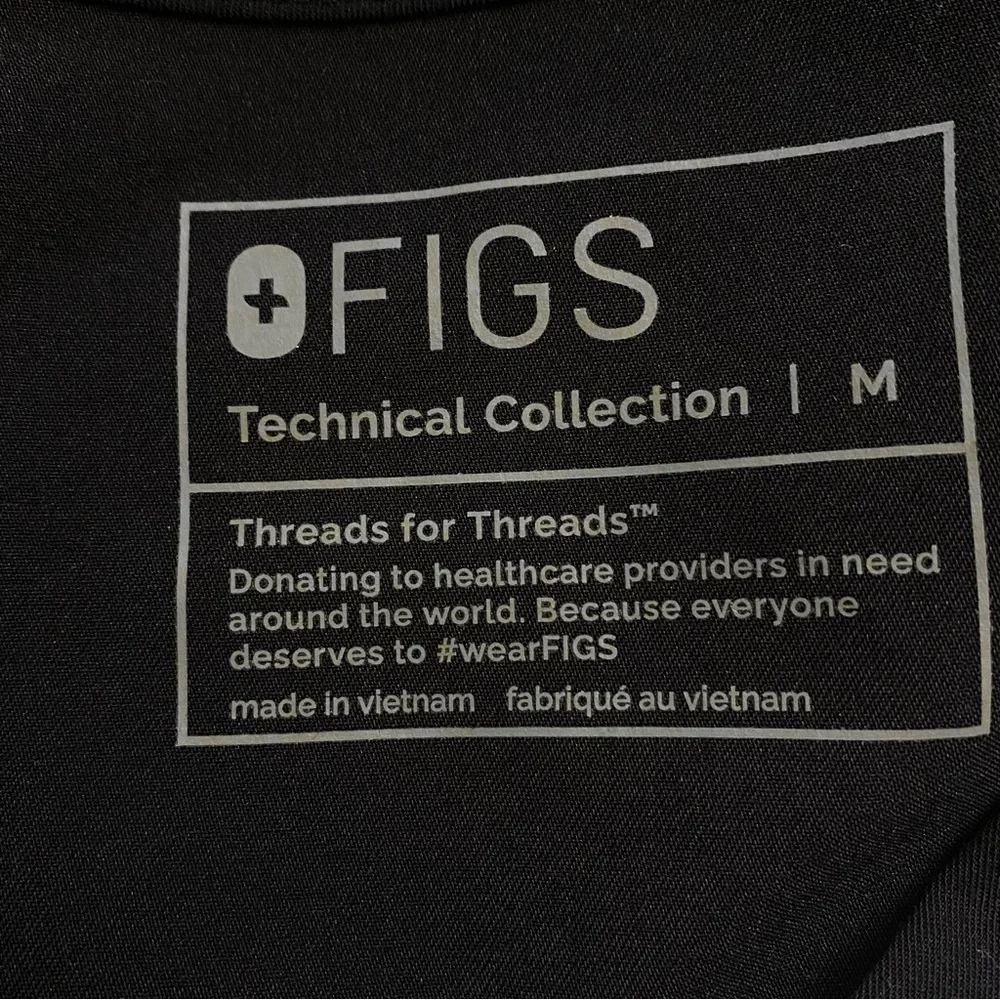 FIGS SCRUBS TOP MENS BLACK NWT MEDIUM - Picture 4 of 7